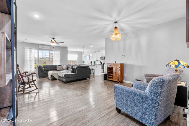 7807 Pineland Ridge Pass, Louisville, KY 40229