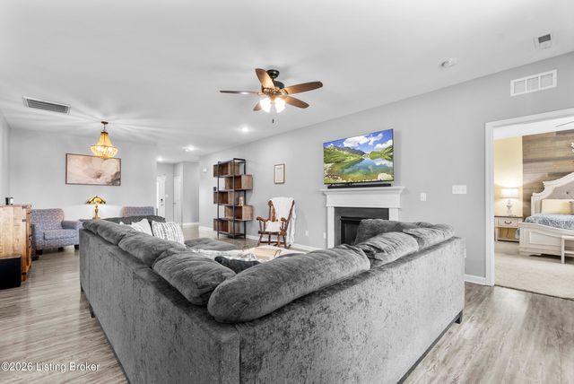 7807 Pineland Ridge Pass, Louisville, KY 40229