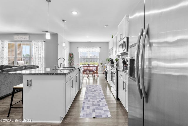 7807 Pineland Ridge Pass, Louisville, KY 40229