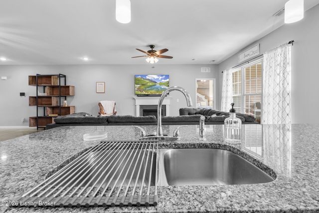 7807 Pineland Ridge Pass, Louisville, KY 40229