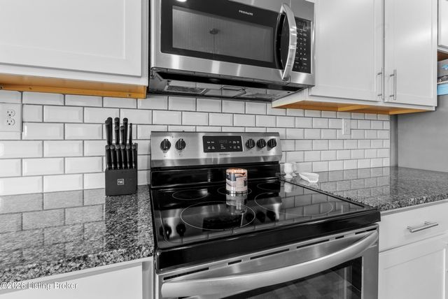 7807 Pineland Ridge Pass, Louisville, KY 40229