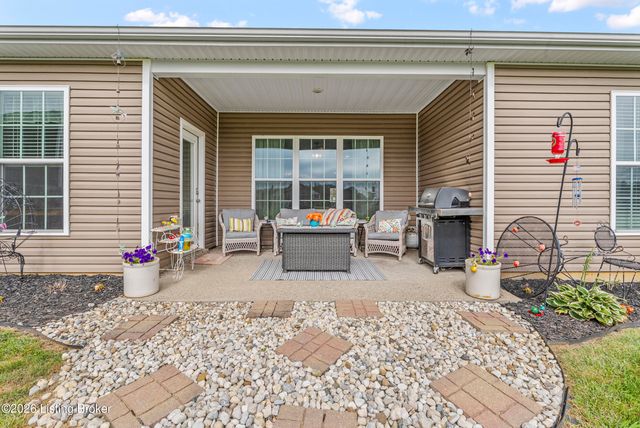 7807 Pineland Ridge Pass, Louisville, KY 40229