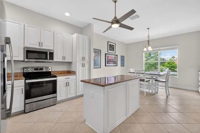 10180 LAKE MIONA WAY, Oxford, FL 34484