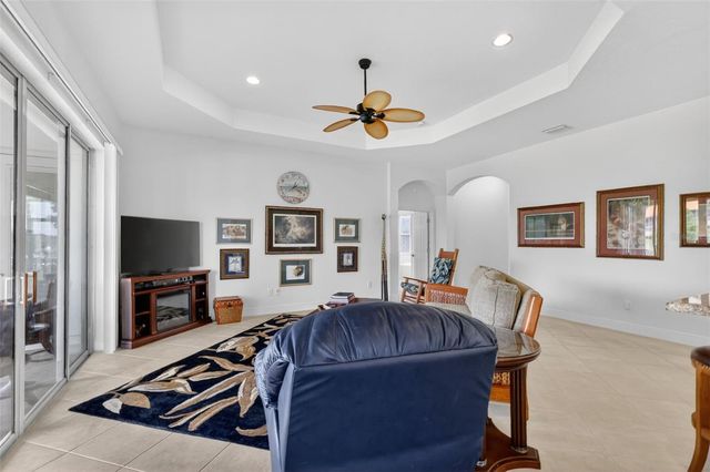 10180 LAKE MIONA WAY, Oxford, FL 34484