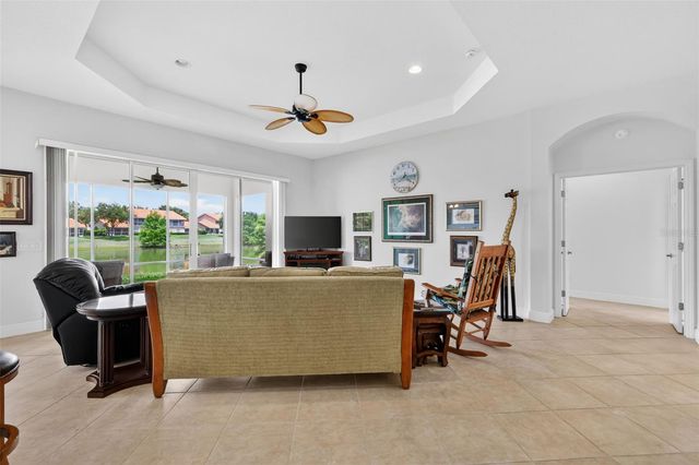 10180 LAKE MIONA WAY, Oxford, FL 34484