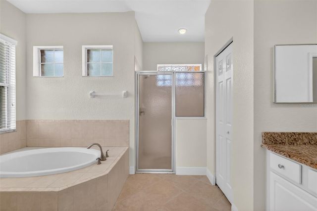10180 LAKE MIONA WAY, Oxford, FL 34484