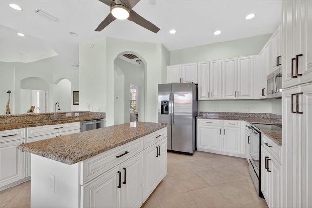 10180 LAKE MIONA WAY, Oxford, FL 34484