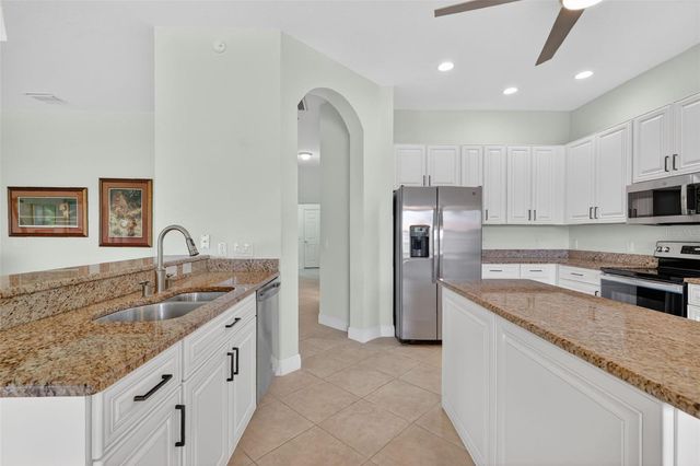 10180 LAKE MIONA WAY, Oxford, FL 34484