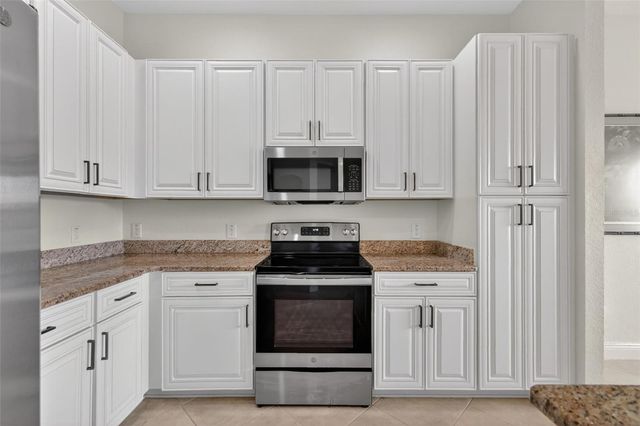 10180 LAKE MIONA WAY, Oxford, FL 34484
