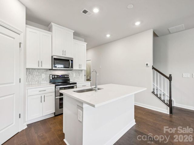 9040 Foggy Brook Loop, Charlotte, NC 28216