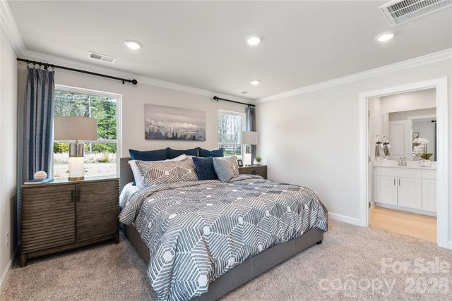 9040 Foggy Brook Loop, Charlotte, NC 28216