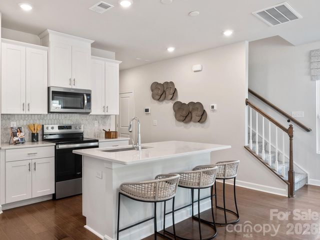 9040 Foggy Brook Loop, Charlotte, NC 28216