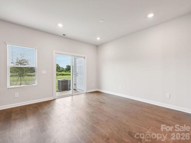 9040 Foggy Brook Loop, Charlotte, NC 28216
