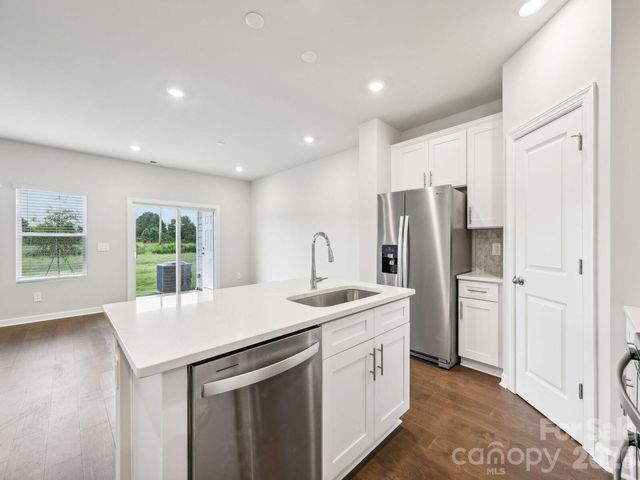9040 Foggy Brook Loop, Charlotte, NC 28216