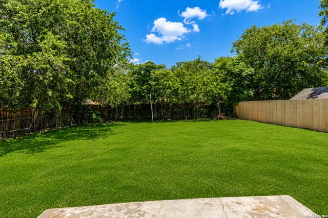 504 Willow Dr, Converse, TX 78109