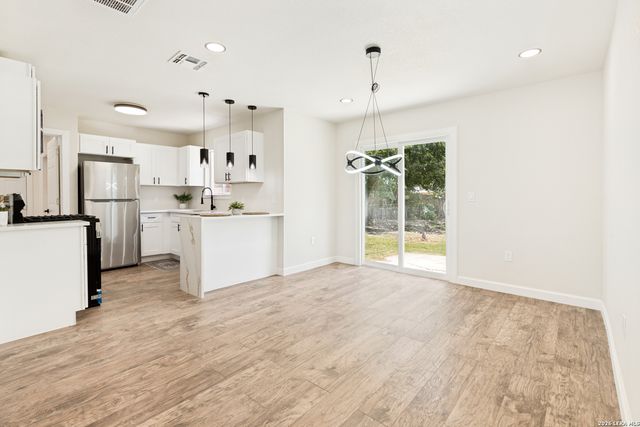 504 Willow Dr, Converse, TX 78109
