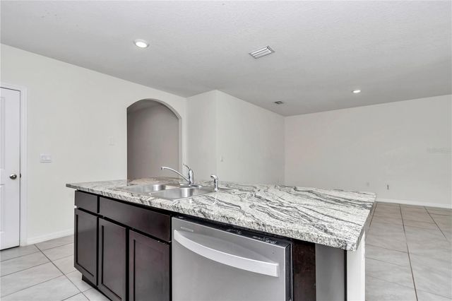 27 HICKORY COURSE LANE, Ocala, FL 34472