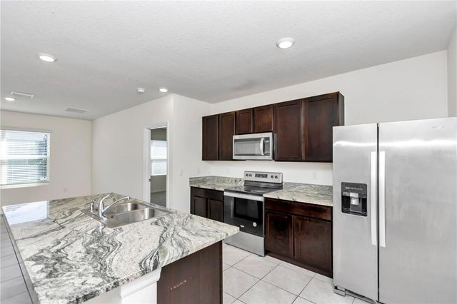 27 HICKORY COURSE LANE, Ocala, FL 34472