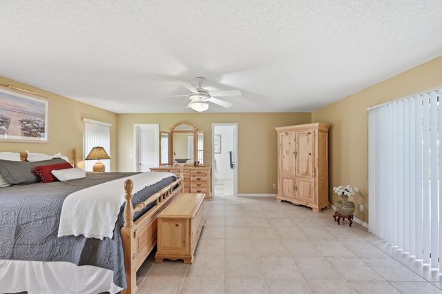 1042 NW 110th Lane, Coral Springs, FL 33071