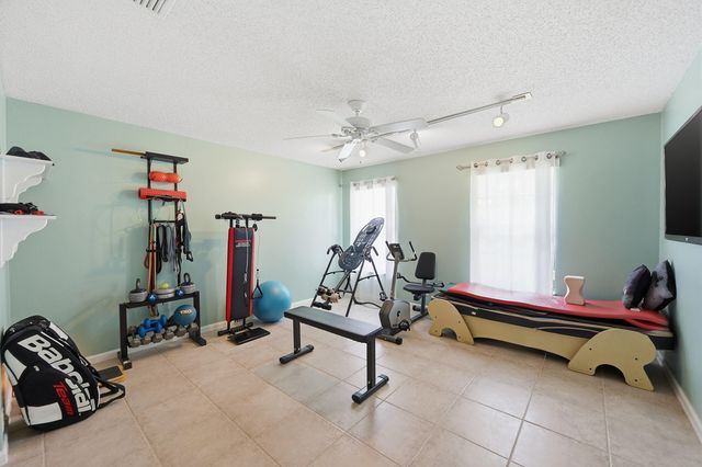 1042 NW 110th Lane, Coral Springs, FL 33071