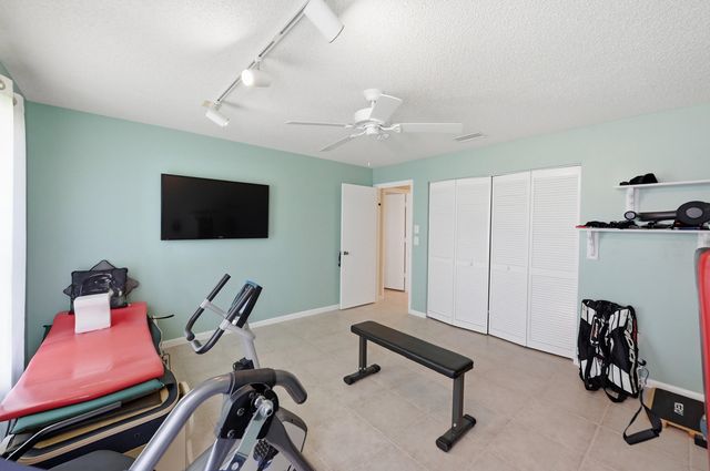1042 NW 110th Lane, Coral Springs, FL 33071