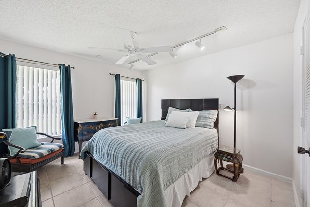 1042 NW 110th Lane, Coral Springs, FL 33071