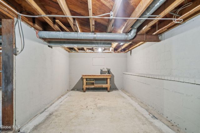 52 Overlook Avenue, Colonie, NY 12110