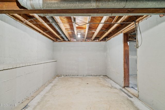 52 Overlook Avenue, Colonie, NY 12110