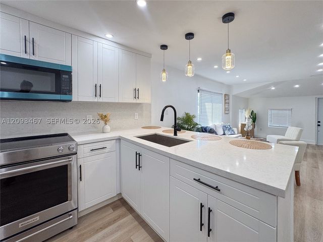 3630 NW 98th St, Miami, FL 33147