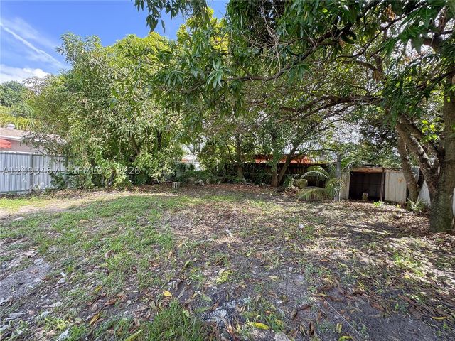 3630 NW 98th St, Miami, FL 33147