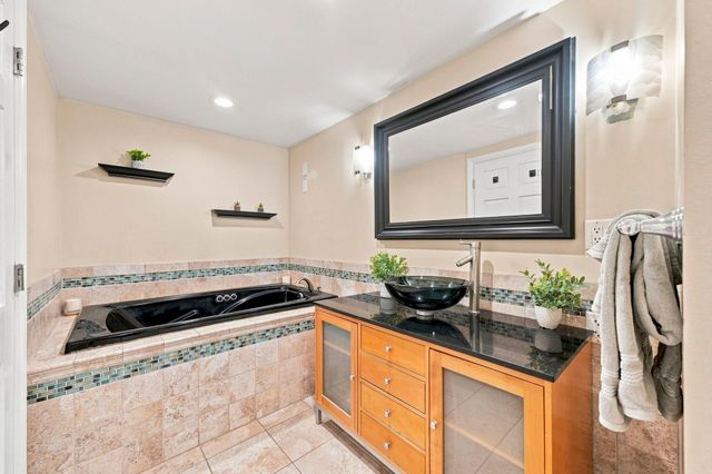 14925 Deerwood Drive, Burnsville, MN 55306