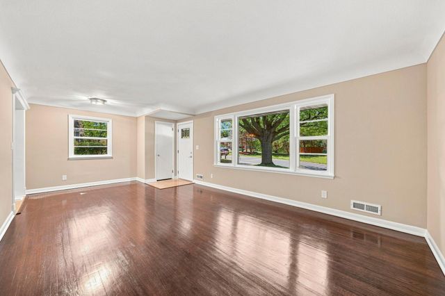 14925 Deerwood Drive, Burnsville, MN 55306