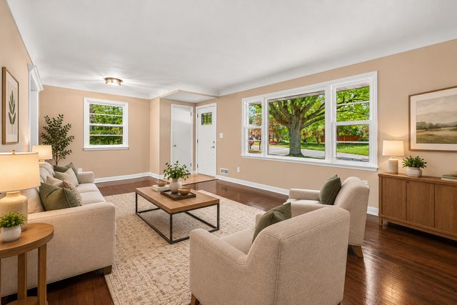 14925 Deerwood Drive, Burnsville, MN 55306