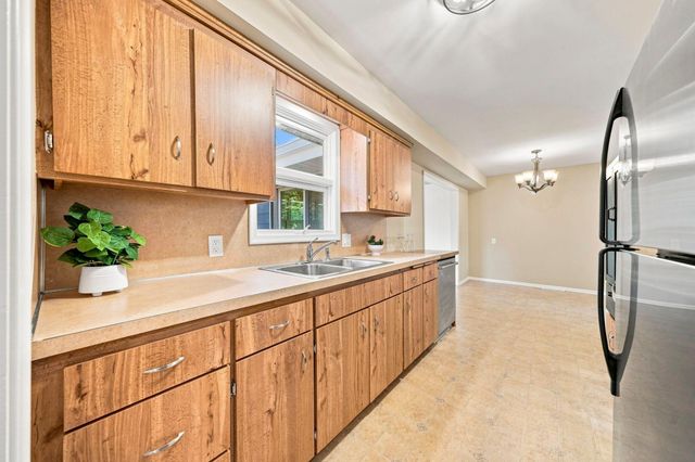 14925 Deerwood Drive, Burnsville, MN 55306