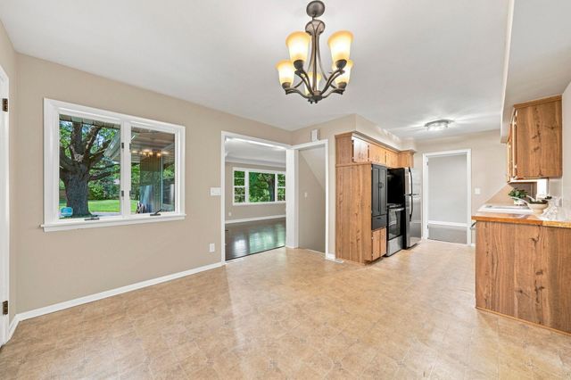 14925 Deerwood Drive, Burnsville, MN 55306