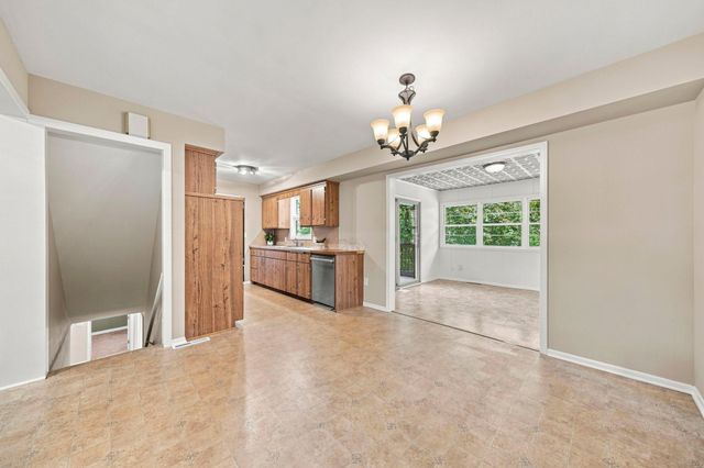 14925 Deerwood Drive, Burnsville, MN 55306