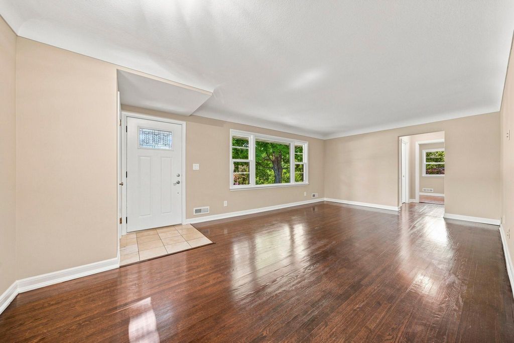 14925 Deerwood Drive, Burnsville, MN 55306 — photo 2