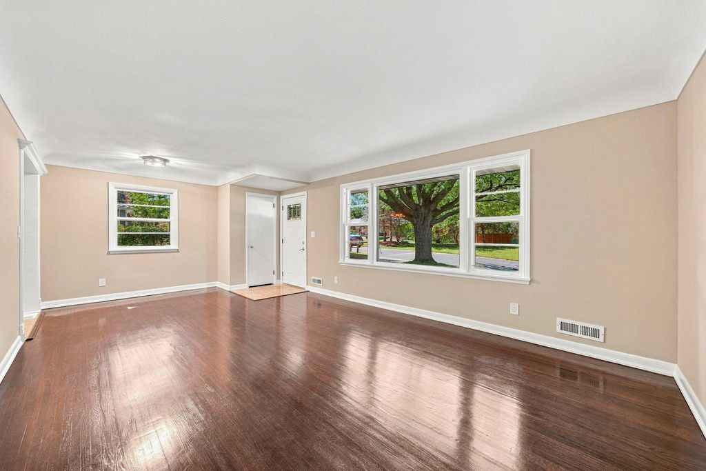 14925 Deerwood Drive, Burnsville, MN 55306 — photo 3