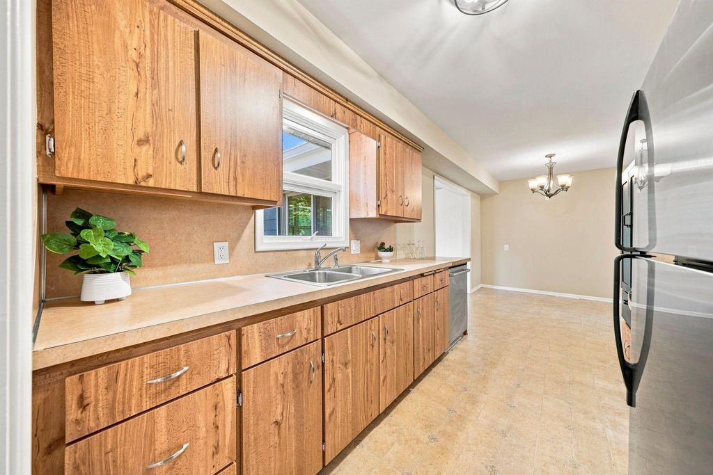 14925 Deerwood Drive, Burnsville, MN 55306 — photo 5