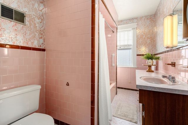 16 Isabella St, Lynn, MA 01902