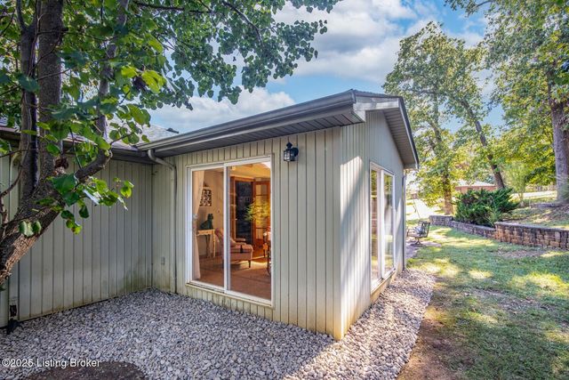102 Thicket Ct, Radcliff, KY 40160