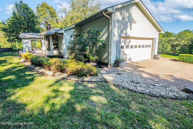 102 Thicket Ct, Radcliff, KY 40160