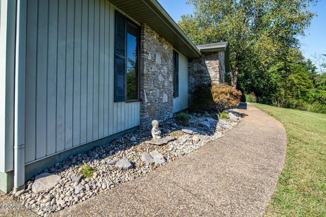 102 Thicket Ct, Radcliff, KY 40160