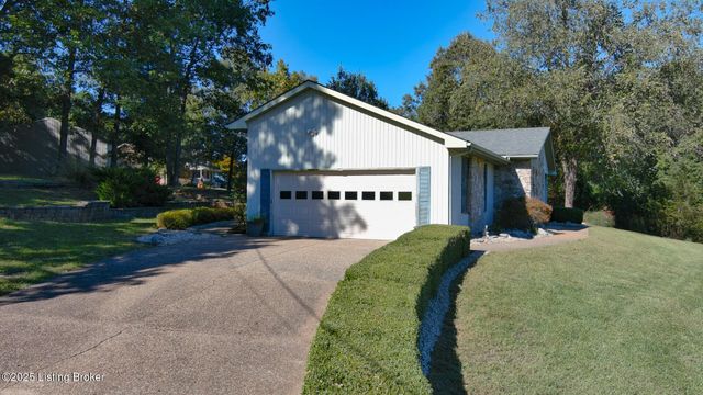 102 Thicket Ct, Radcliff, KY 40160