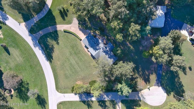 102 Thicket Ct, Radcliff, KY 40160