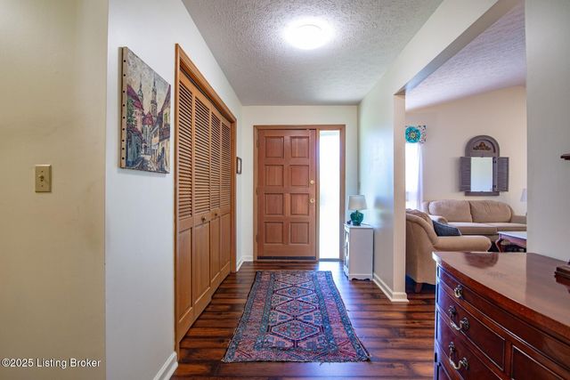 102 Thicket Ct, Radcliff, KY 40160