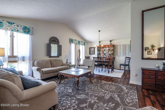 102 Thicket Ct, Radcliff, KY 40160