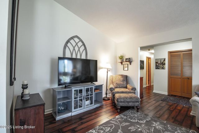 102 Thicket Ct, Radcliff, KY 40160