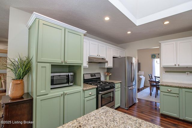 102 Thicket Ct, Radcliff, KY 40160
