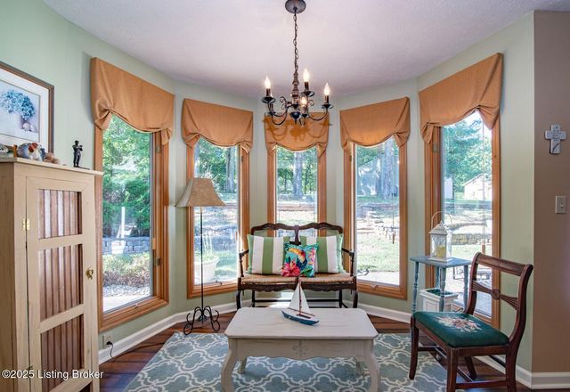 102 Thicket Ct, Radcliff, KY 40160